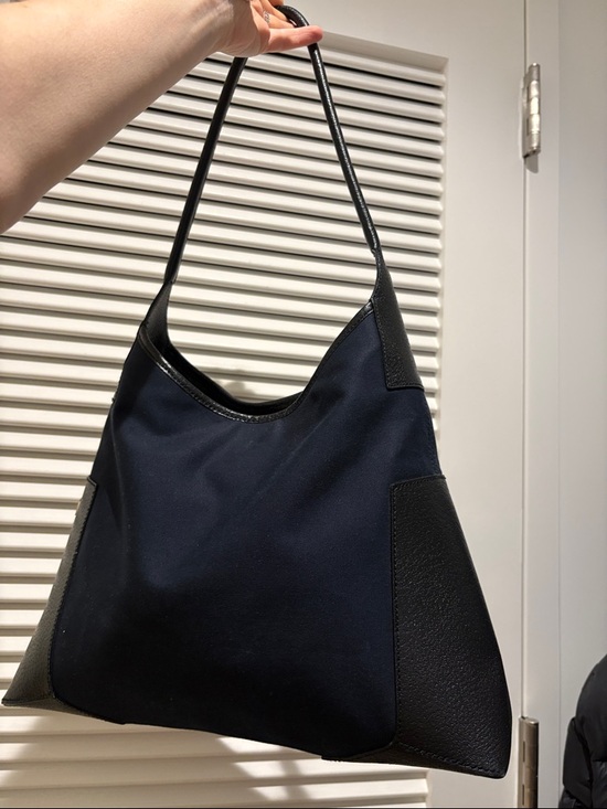 Salvatore Ferragamo Handbags - Salvatore Ferragamo Black Shoulder‎ Bag